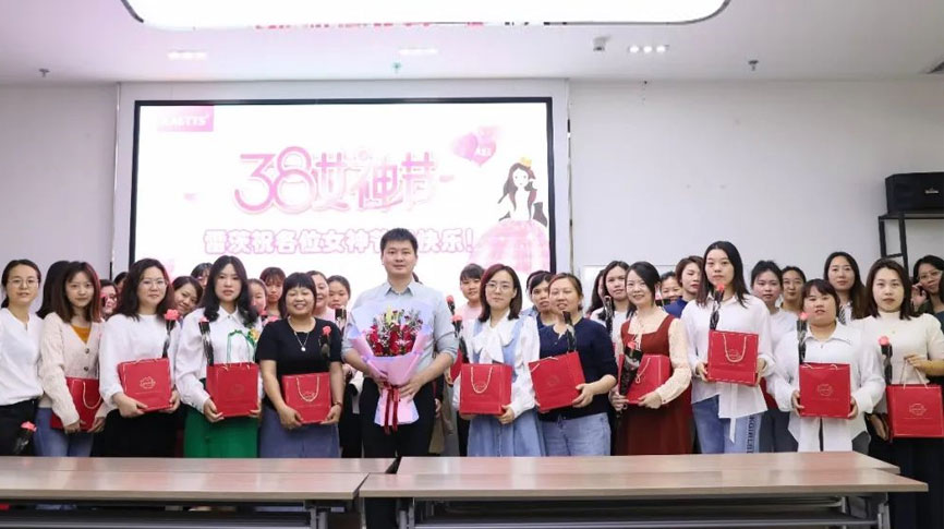 春风十里不如你：雷茨庆祝第100个妇女节！