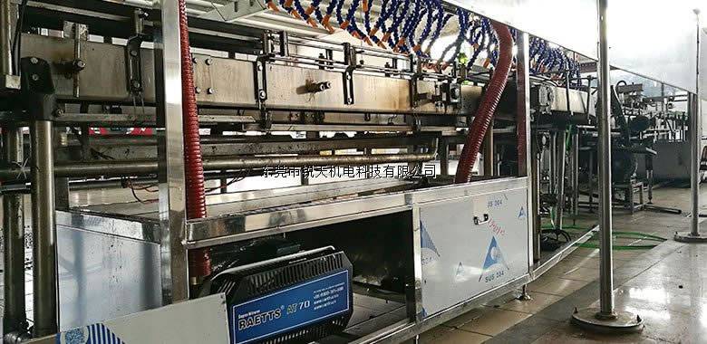 雪花啤酒贴标流水线除水干燥