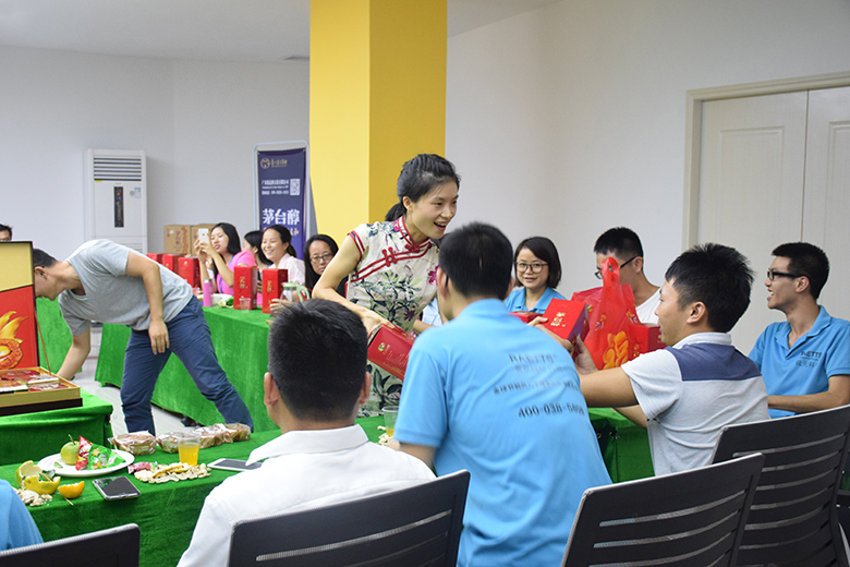 情暖中秋，爱在锐天！—2018锐天中秋节感恩活动